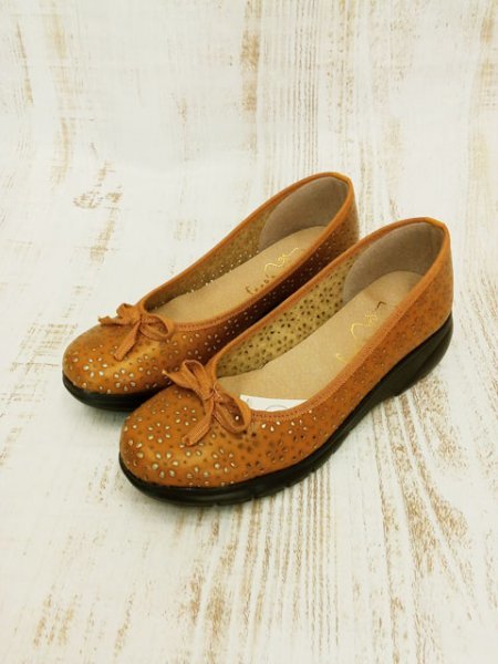 sh1055 * free shipping new goods feel luckfi-ru rack lady's ribbon pumps 23.0cm mustard flower punching made in Japan light weight shoes 