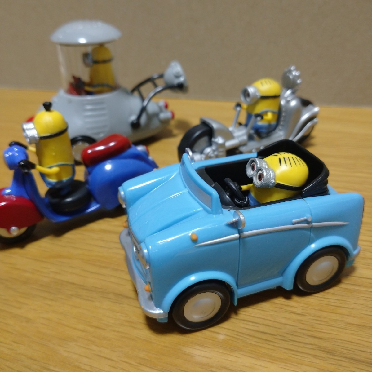 海外 限定 minions minion minicar ミニカー セット ミニオンズ ミニオン フィギュア マスコット figure コレクション 置物 車 バイク ２_画像2