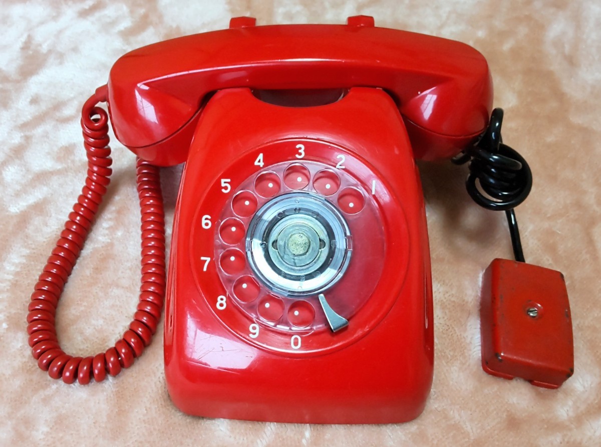 委託公衆電話 災害用電話機 「600-A1 型番変更 611-A1(R)」 昭和レトロ 1965年 電電公社 (NTT西日本) ダイヤル式 赤電話機_画像1