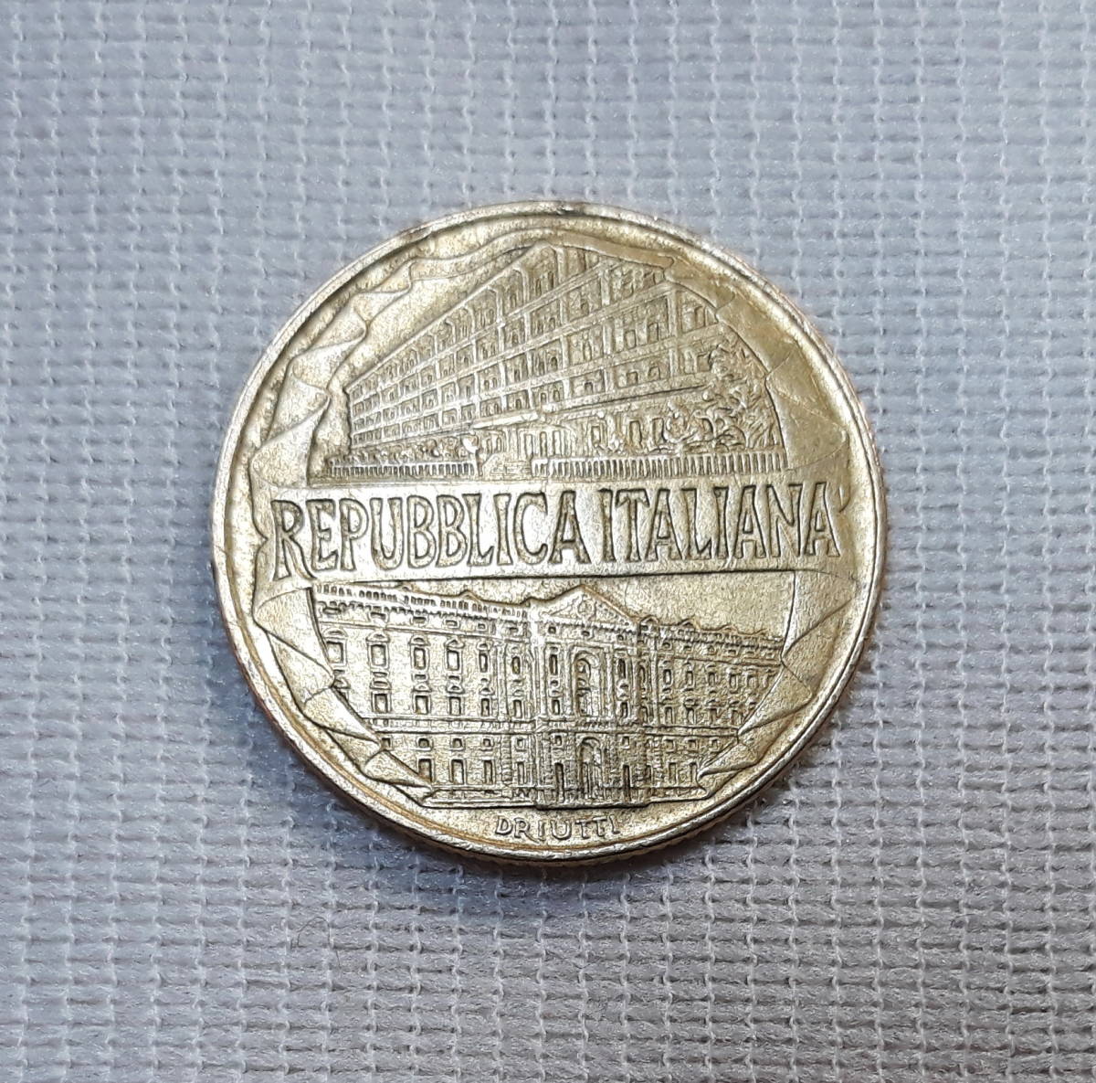 イタリア 共和国 1896-1996年 200リラ 24mm 帽子 剣 記念 コイン + 他 硬貨 6枚 ◆s-39_画像2