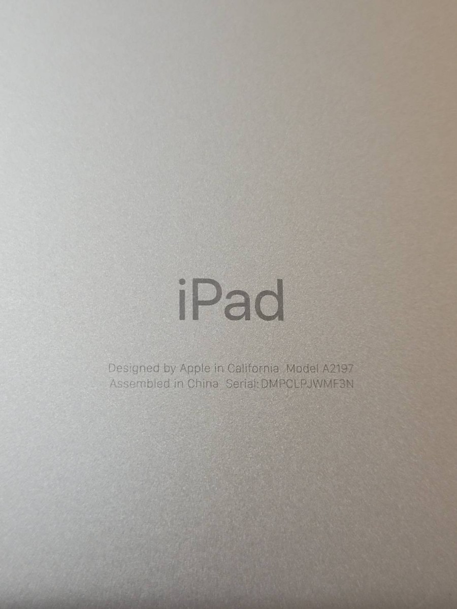 Apple iPad 第7世代　美品　wifiモデル　32G　シルバー　付属品　箱&説明書_画像4