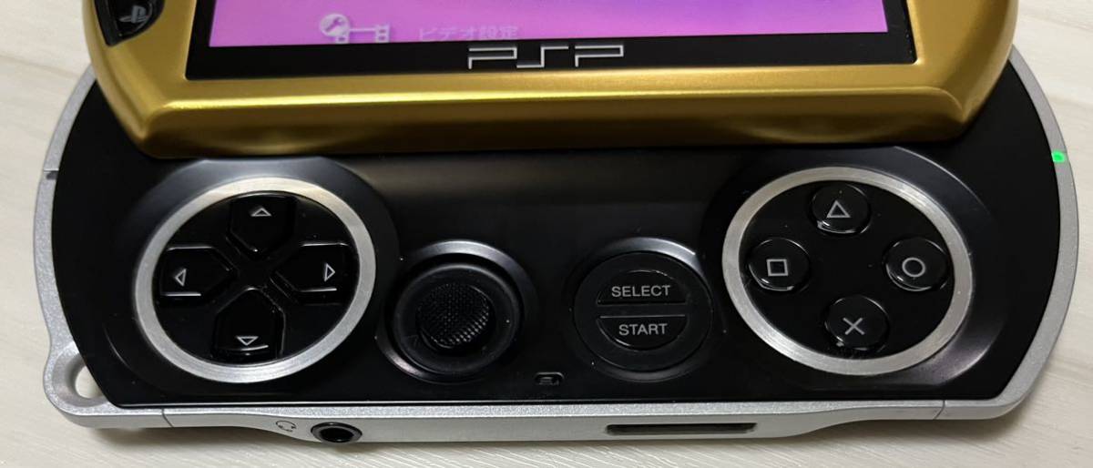 SONY PSP go ピアノブラック 美品　ゴールドカバー付き_画像3