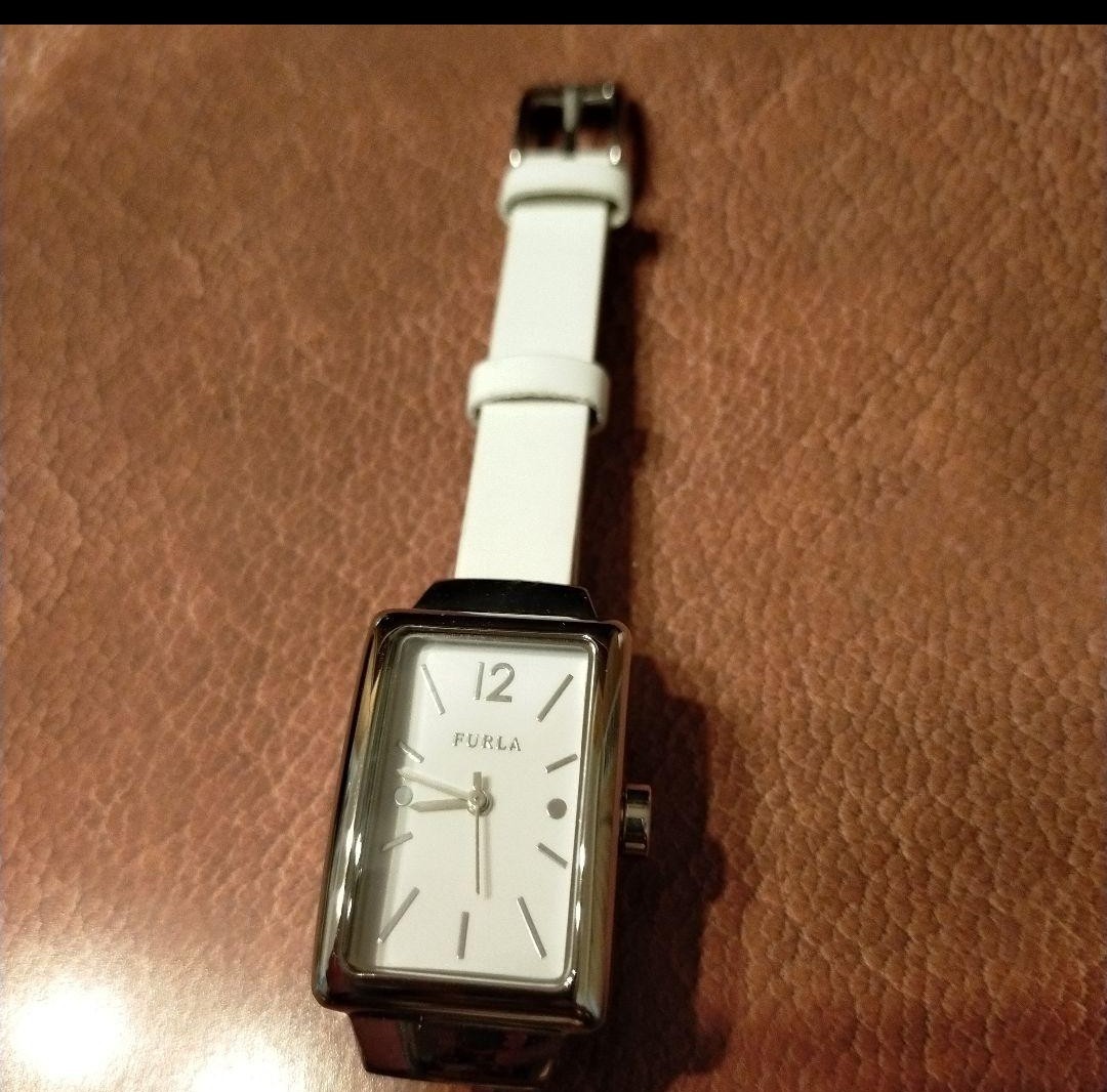 ヤフオク! - 美品/ レディース腕時計 FURLAフルラ腕時計/白レザー...