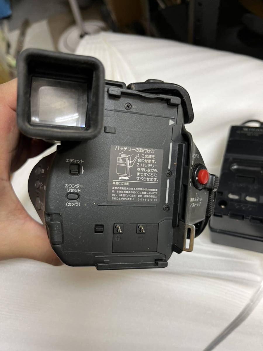 現状品 FUJIX FUJIX-8 FF120SW ビデオカメラレコーダー 8mm 現状品 FUJIX FUJIX-8 FF120SW ビデオカメラレコーダー 8mm