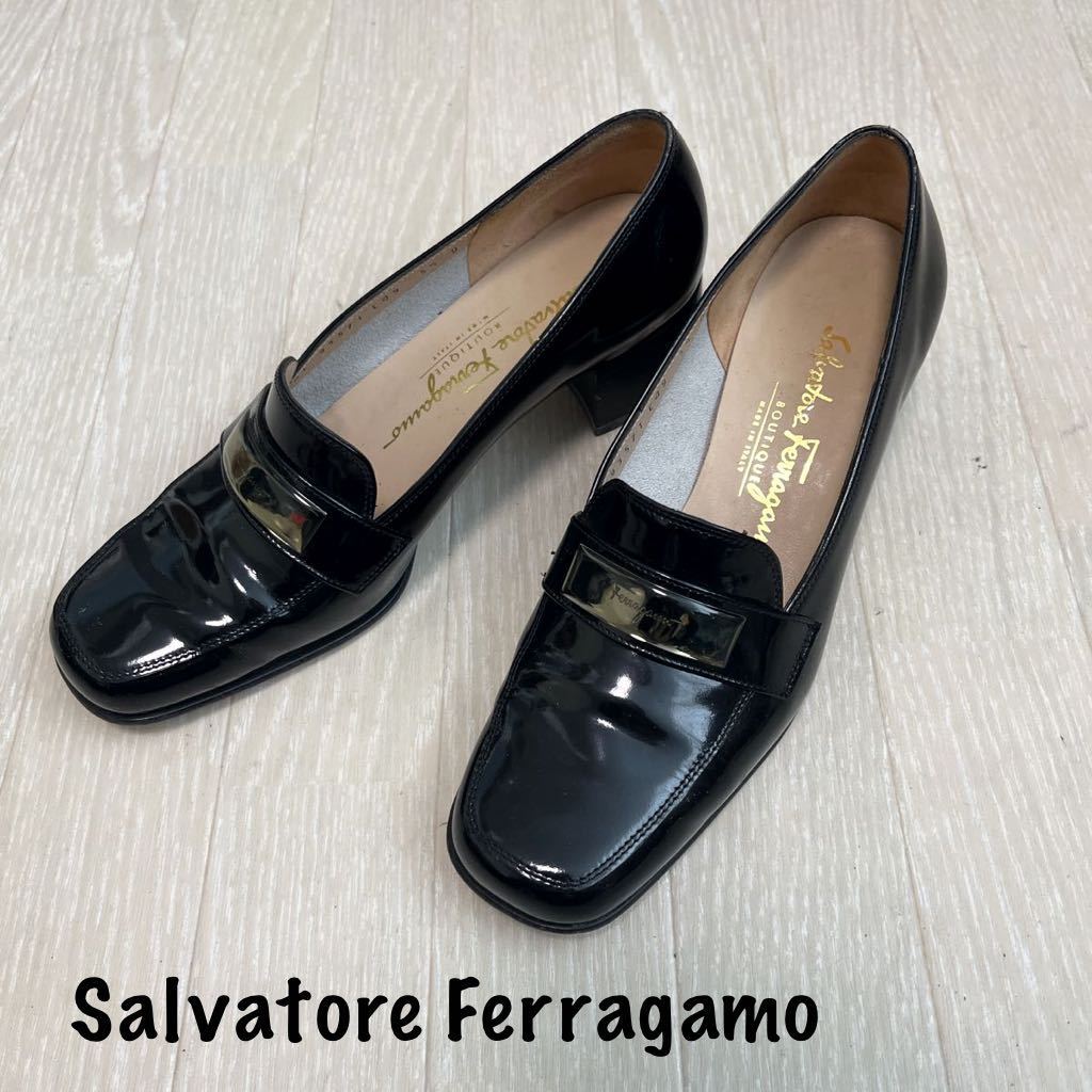 Salvatore Ferragamo サルヴァトーレフェラガモ エナメル 黒