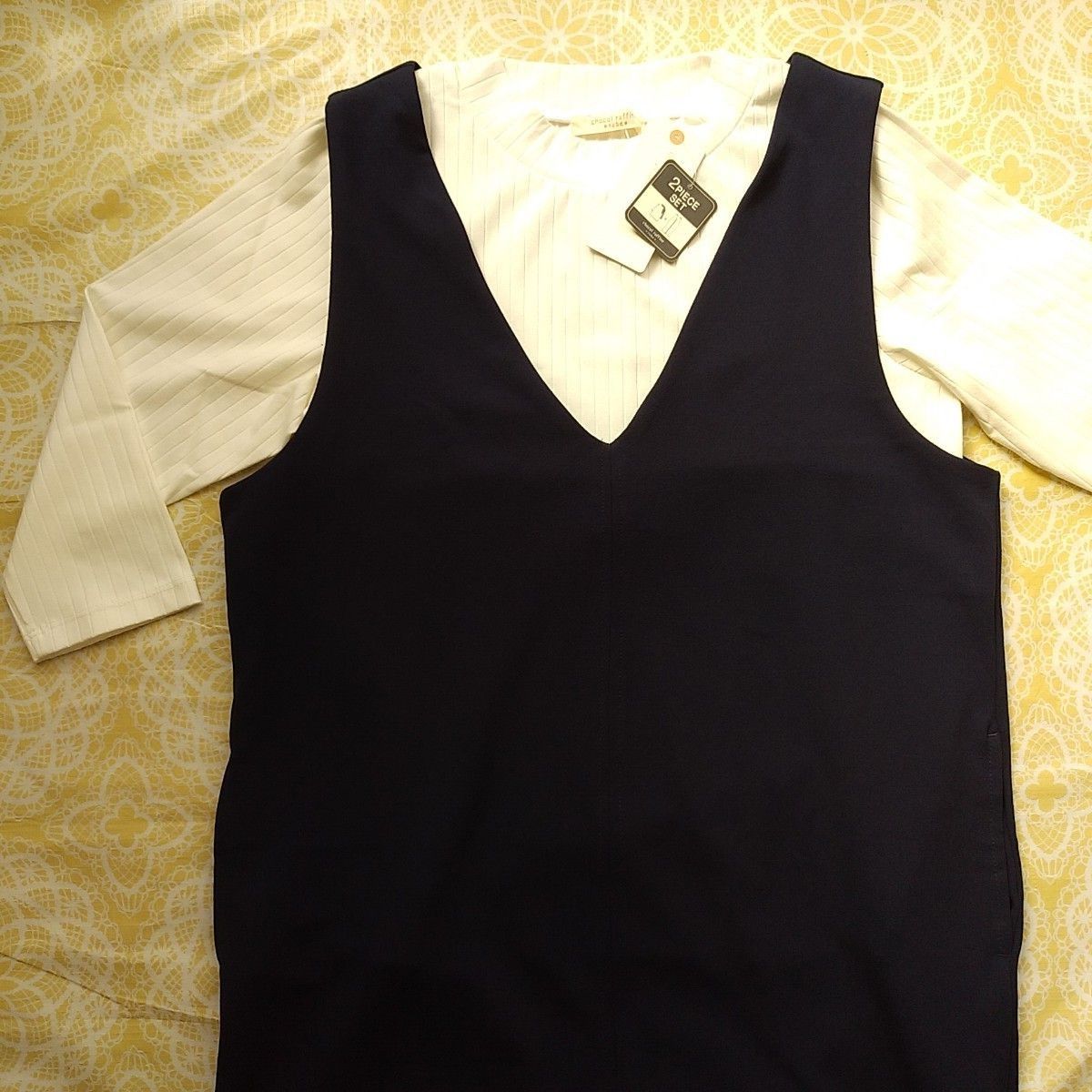 未使用　SET 七分袖ハイネックカットソー(白) ジャンパースカート(ネイビー)　グリーンパークス　ショコラフィネローブ
