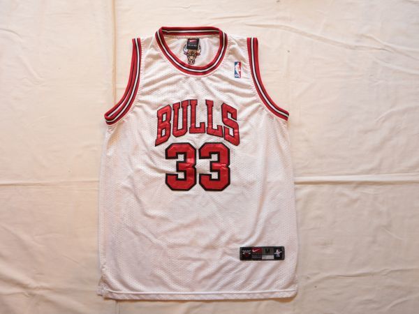 【きれいめファッション51選】上品さと清潔感をキープし TOPSレア 古着GAME NIKE ユニフォームタンク Bulls Chicago NBA タンクトップ