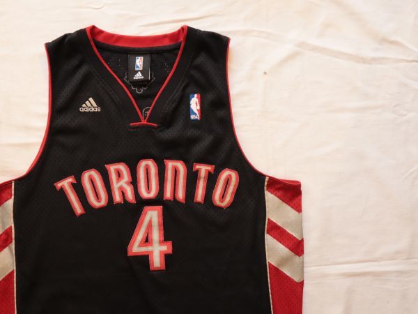 【古着GAME TOPSレア Adidas NBA Toronto Raptors ユニフォームタンクトップ黒#4】アディダスNBAバスケトロントラプターズクリスボッシュ