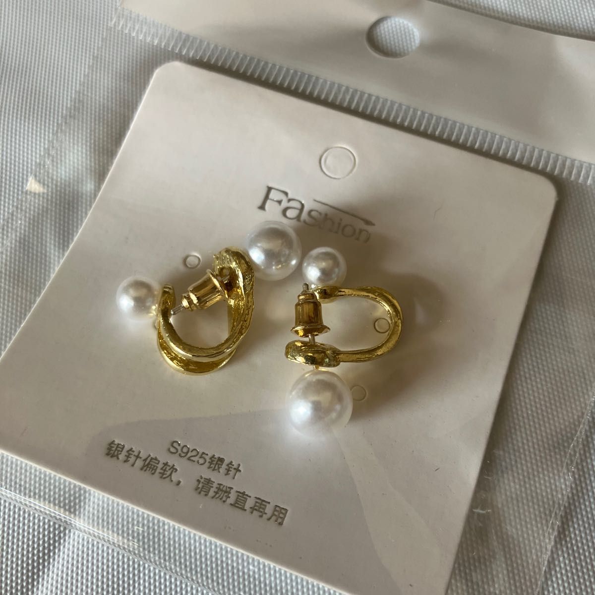 【新品】パールピアス　上品　レディース　韓国　ゴールド　結婚式　入学式　卒業式　ファッション　真珠