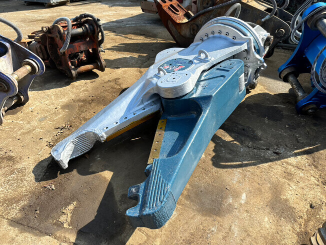 「アタッチメント(建設機械) 古河ロックドリル 鉄骨切断機 0.7m3用鉄骨カッター Vc22 フルO/H整備品」の画像1