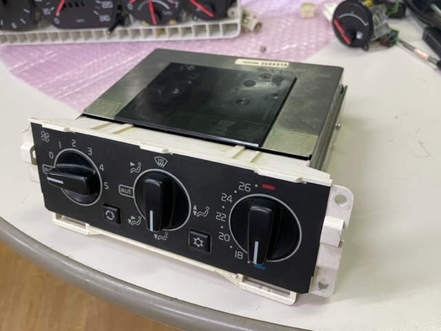 Volvo 940 整備済み Climate Control Unit エアコンユニット 3カ月保証 不具合ユニット下取り 送料込み_樹脂部の形状をご確認下さい