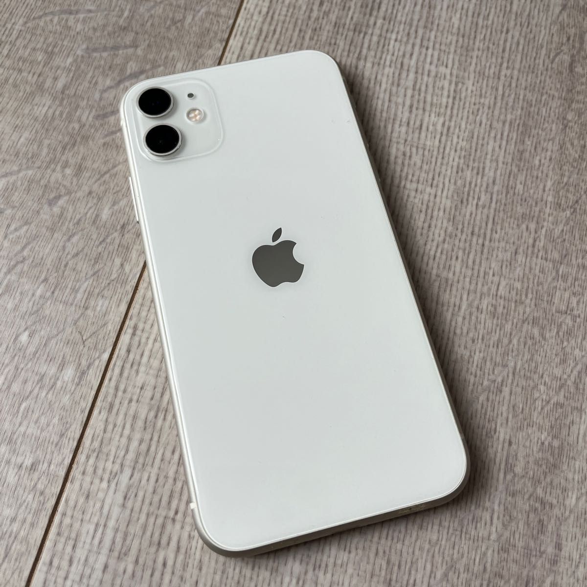 iPhone 11 本体　ホワイト 128 GB