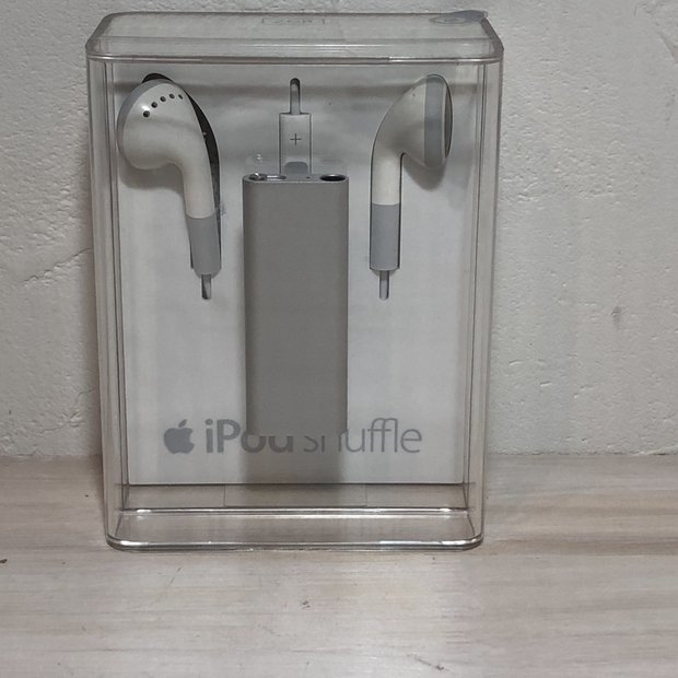 【未開封】　Apple アップル iPod shuffle アイポッド シャッフル 2GB A1271_画像1