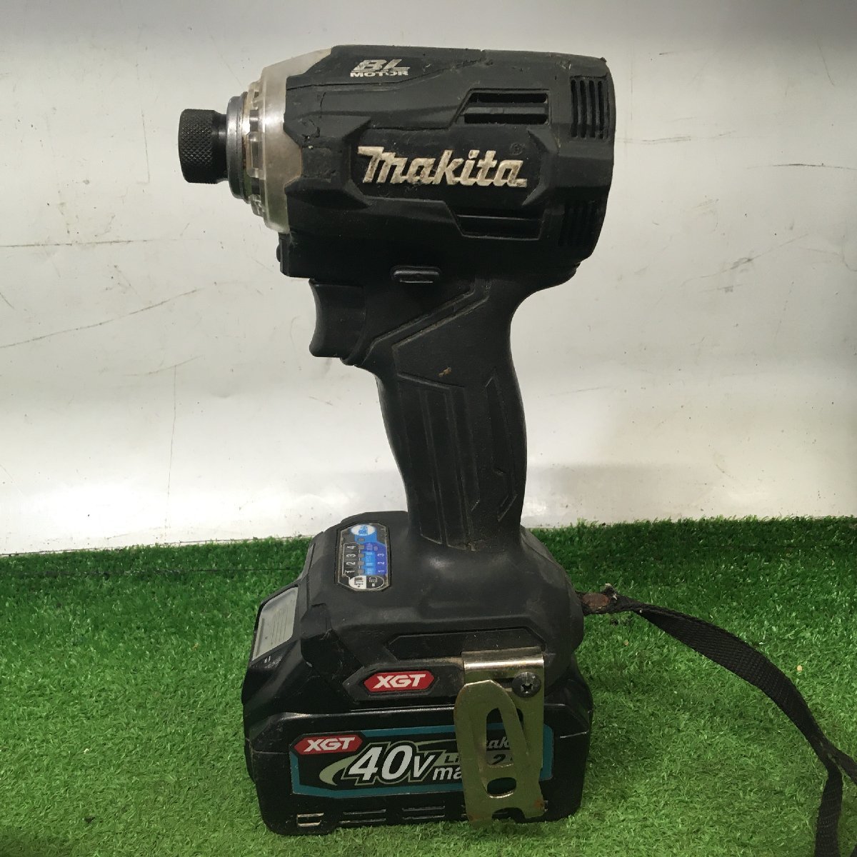 【中古品】makita 40Vmax 充電式インパクトドライバ TD001GRDXB 充電回数35、43回 ITTUS9Q1Q9ZWの画像3