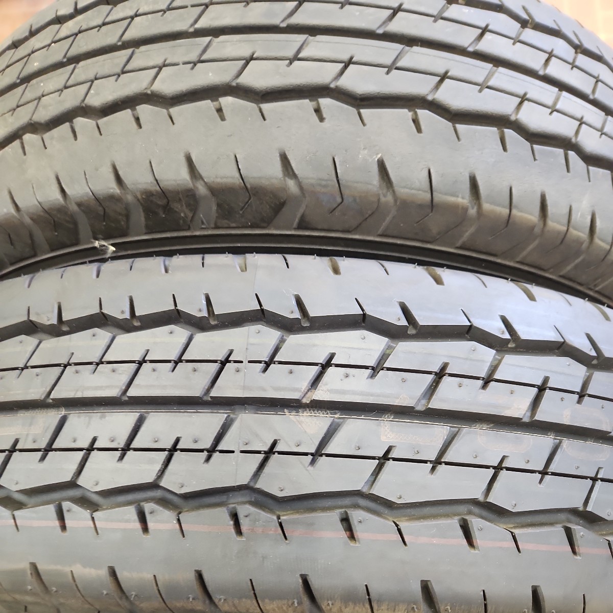 DUNLOP　SP175N　195/80R15　107/105N　LT　2020年製　9分山　中古　ハイエース　キャラバン等に　ダンロップ_画像5