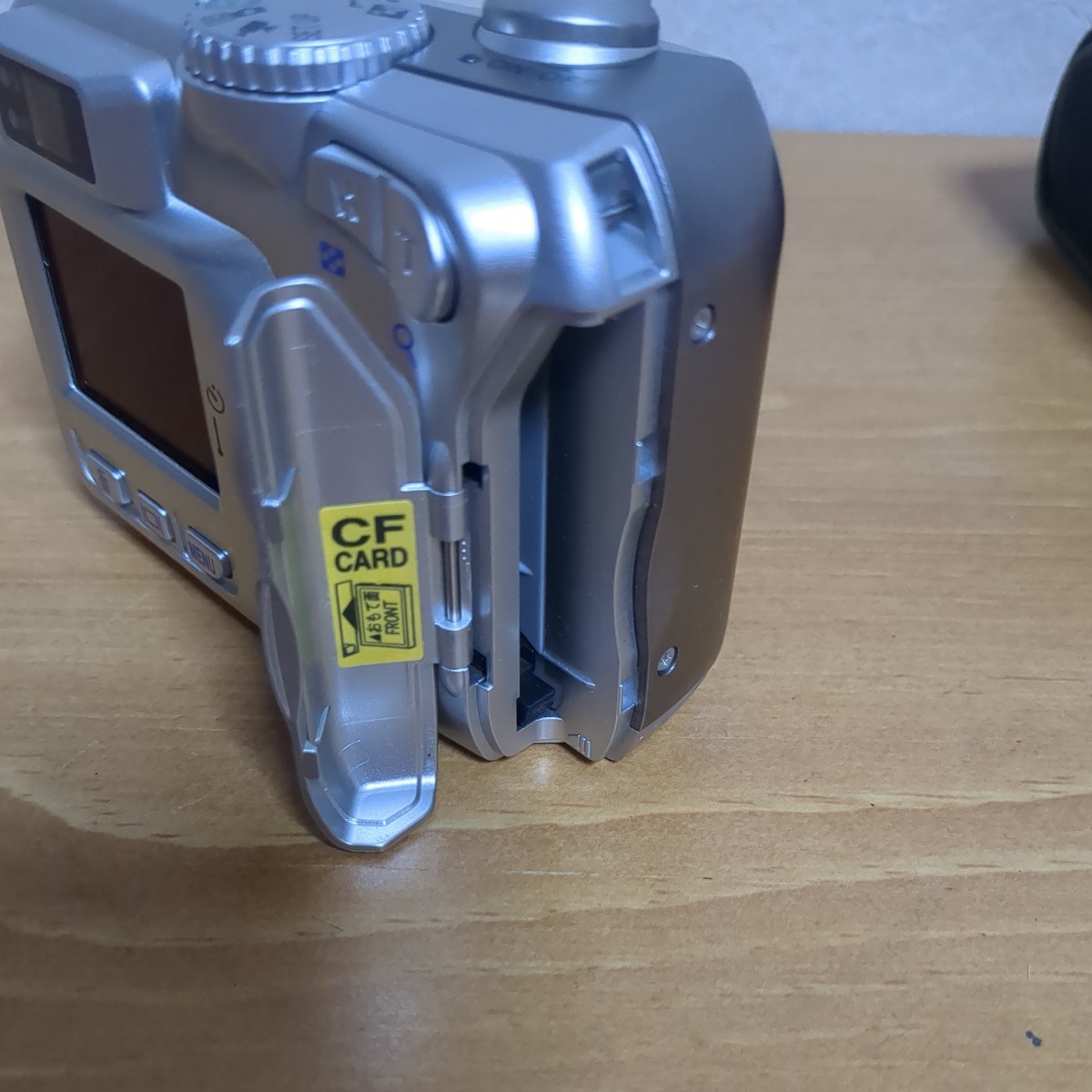 Nikon COOLPIX 3100 コンパクトデジタルカメラ 乾電池式 ケース付き 当時物 昭和レトロ ビンテージ アンティーク ニコン_画像4