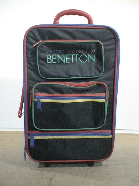 4545　UNITED COLORS OF BENETTON　黒　スーツケース　キャリケース　旅行用　ビジネストラベルバック_画像1
