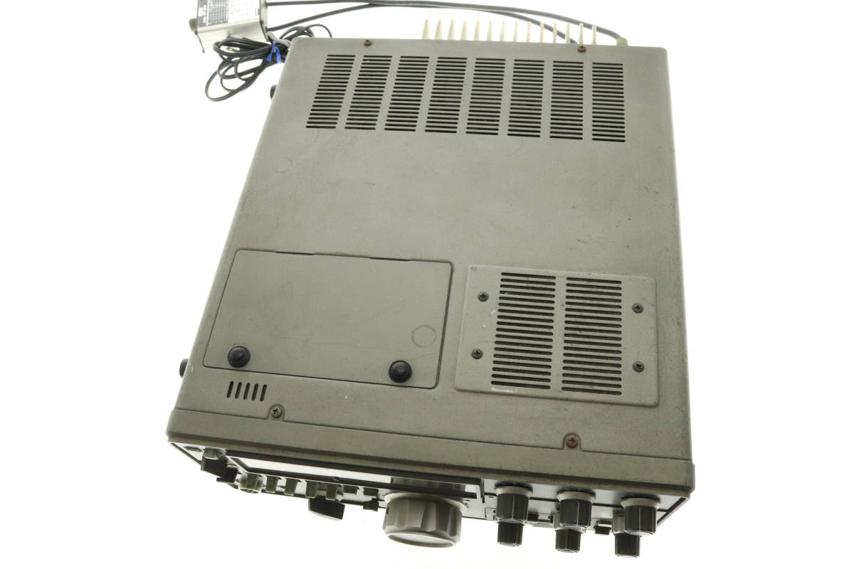 VMPD5-1014-9 TRIO トリオ トランシーバー MODEL TS-780 コメットデュプレクサー CF-411 マイク MC-42S セット 通電確認済み ジャンク_画像3