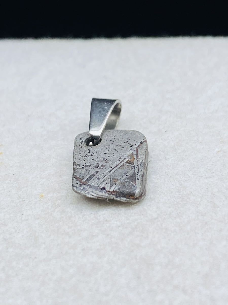 ギベオン隕石　13㍉1.4g ナミビア　鉄隕石　ネックレス　メテオライト　男女兼用_画像4