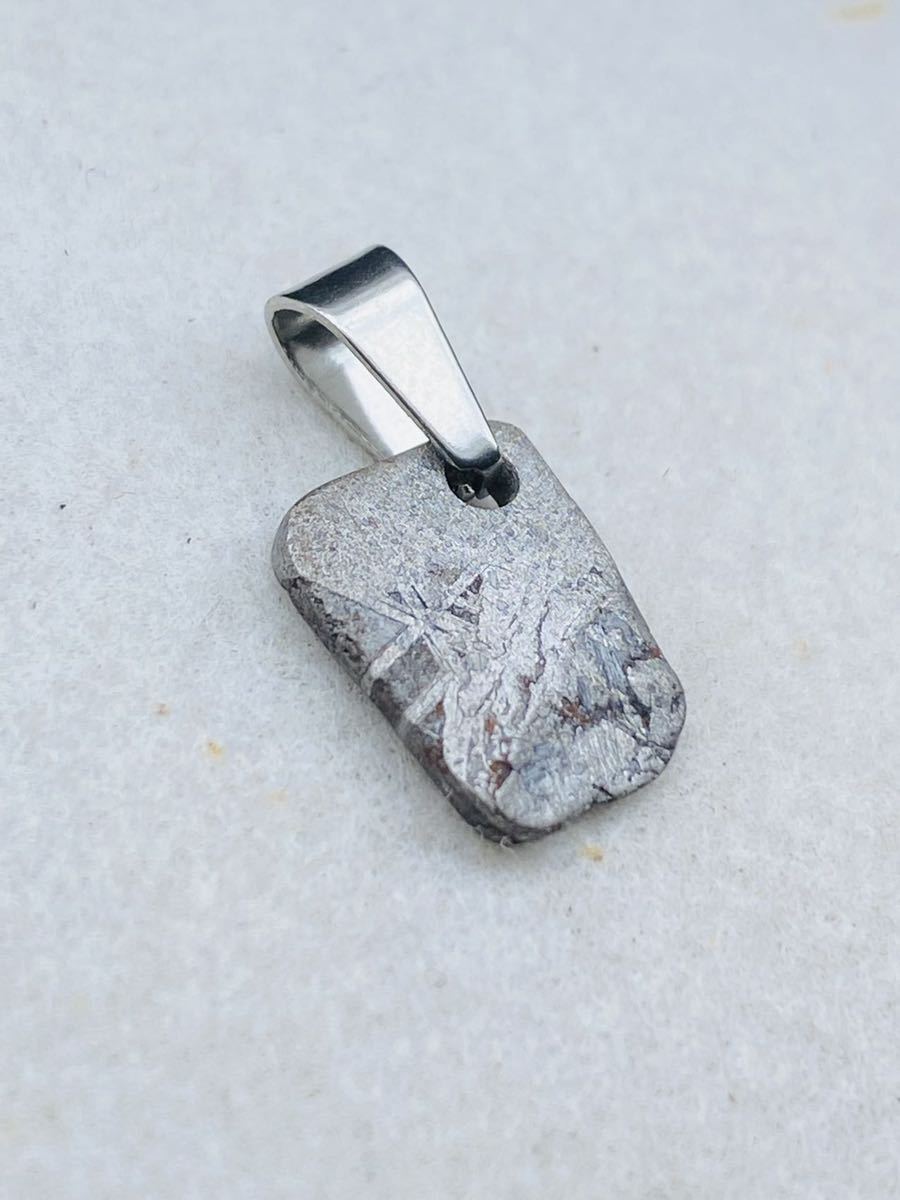 ギベオン隕石　13㍉1.4g ナミビア　鉄隕石　ネックレス　メテオライト　男女兼用_画像2