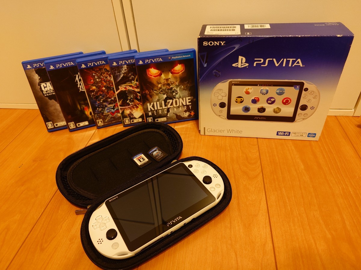 新版 PS Vita ソフト付き ほぼ美品 メモリーカード8GB SONY Wi-Fi