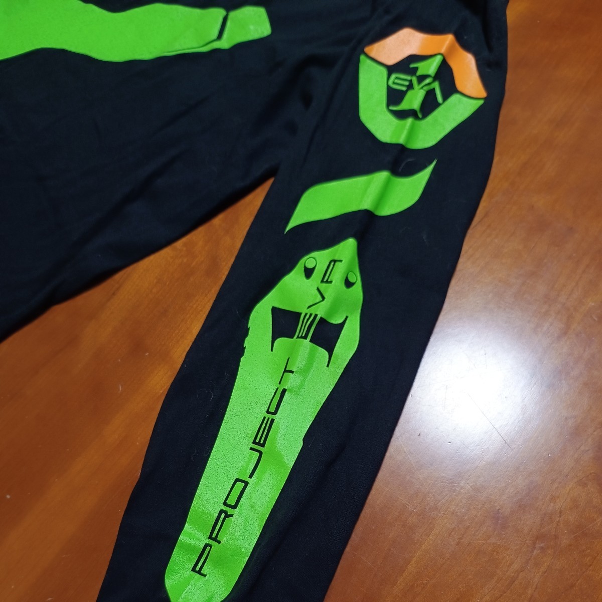 EVANGELION/エヴァンゲリオン/ヱヴァンゲリオン★COSPA/コスパ★長袖Tシャツ★サイズ L　身幅:56cm、着丈:76cm★送料格安！3cm以内で発送可_画像2