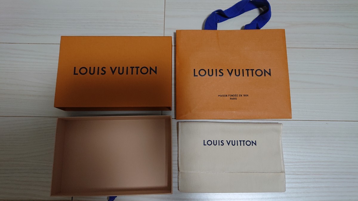 LOUIS VUITTON ルイヴィトン 空箱 保存袋 紙袋 化粧箱 ショップ袋 小物入れ カード入れ カードケース_画像1
