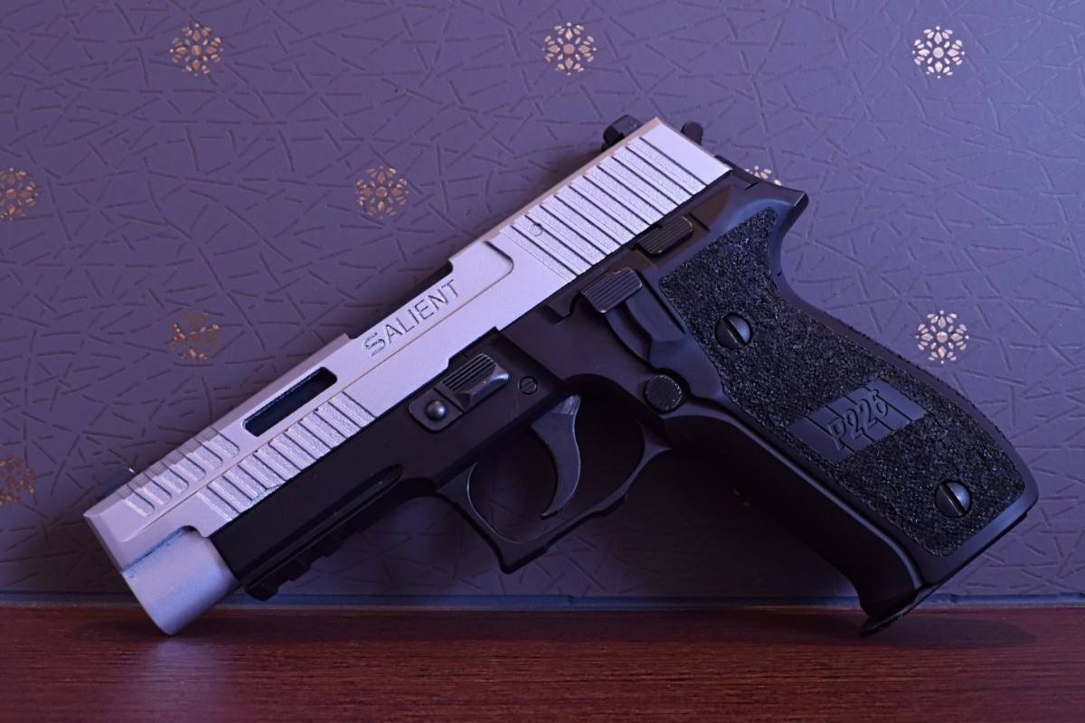 東京マルイ ガスガン Sig Saure P226 Rail SAI Kens props 中古ベース ( ステッピング GBB シグ E2 SV シルバー 2tone ツートンカラー_画像2