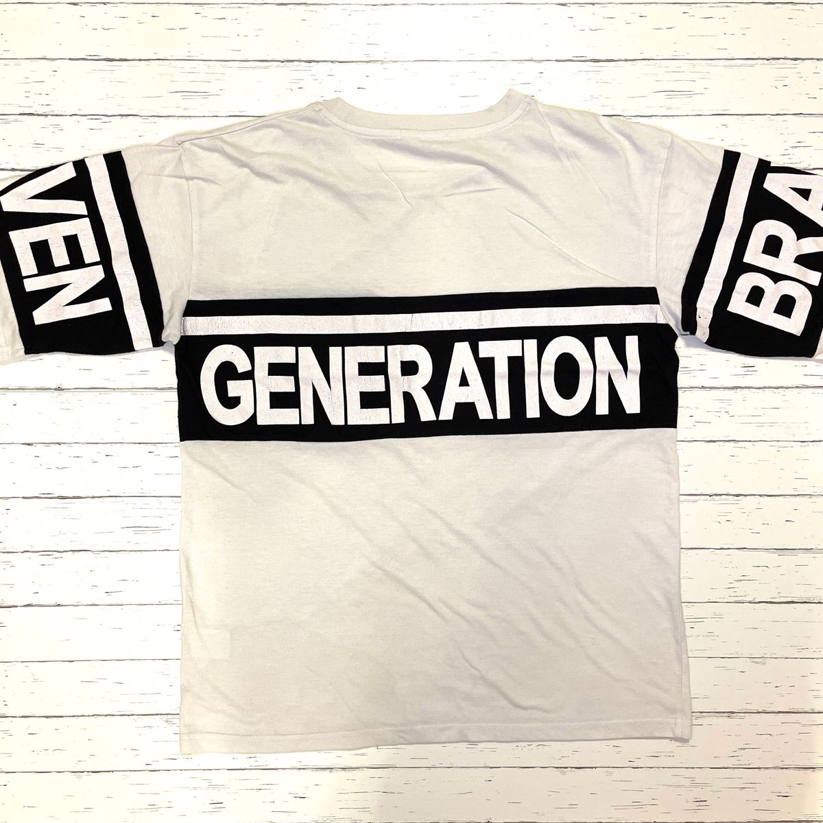 【SUGGESTION】サジェッション　GENERATION  ロゴ Tシャツ