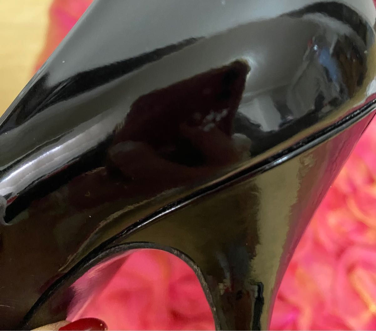 フェラガモ　パンプス　靴　ブランド靴　ヴァラ　エナメルハイヒール　黒　ブラック　8cmヒール　5 1/2C 食事会　オフィス　