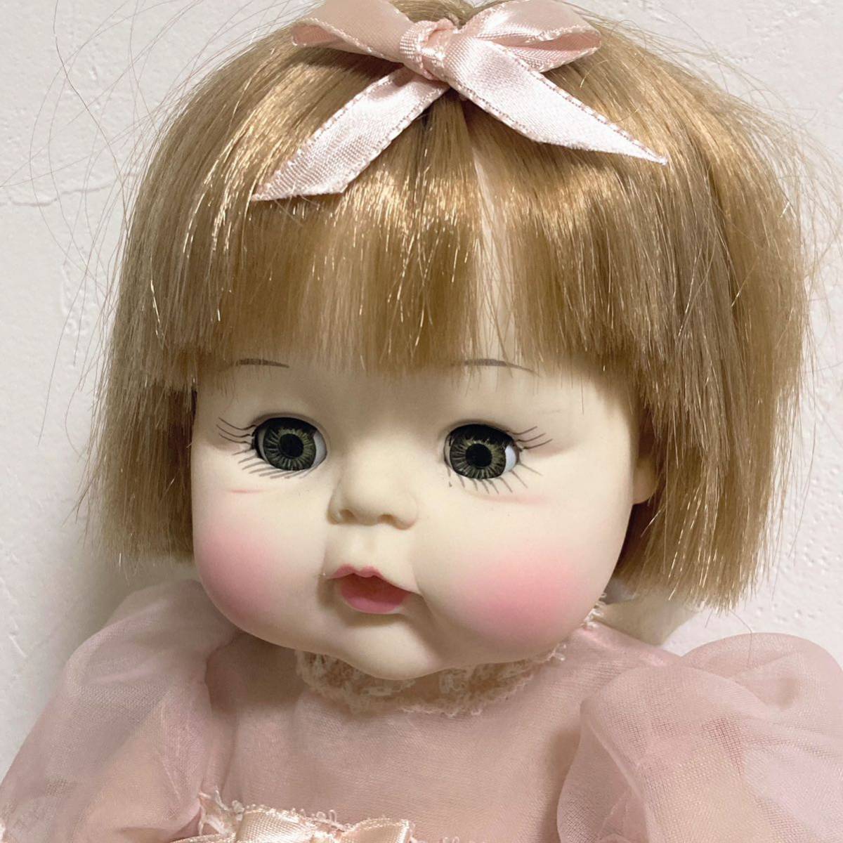 美品 着せ替え人形 マダムアレクサンダー / madame Alexander 可動式 スリープアイ sweet Baby ドール ピンク グリーンアイ_画像3