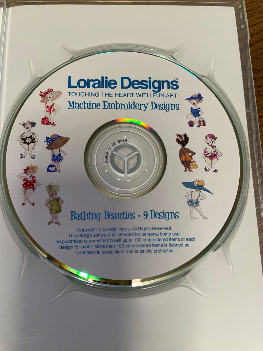 【稀少品・ハードケース】Loralie Designs 刺繍 CD  Bathing Beauties