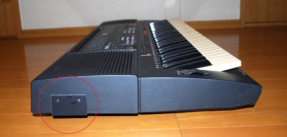 mk-３　　YAMAHA PORTA TONE　 PSR-400（改）　61鍵盤　動作品　　純正アダプター付き_画像４　円内は躯体固定用のフレームです