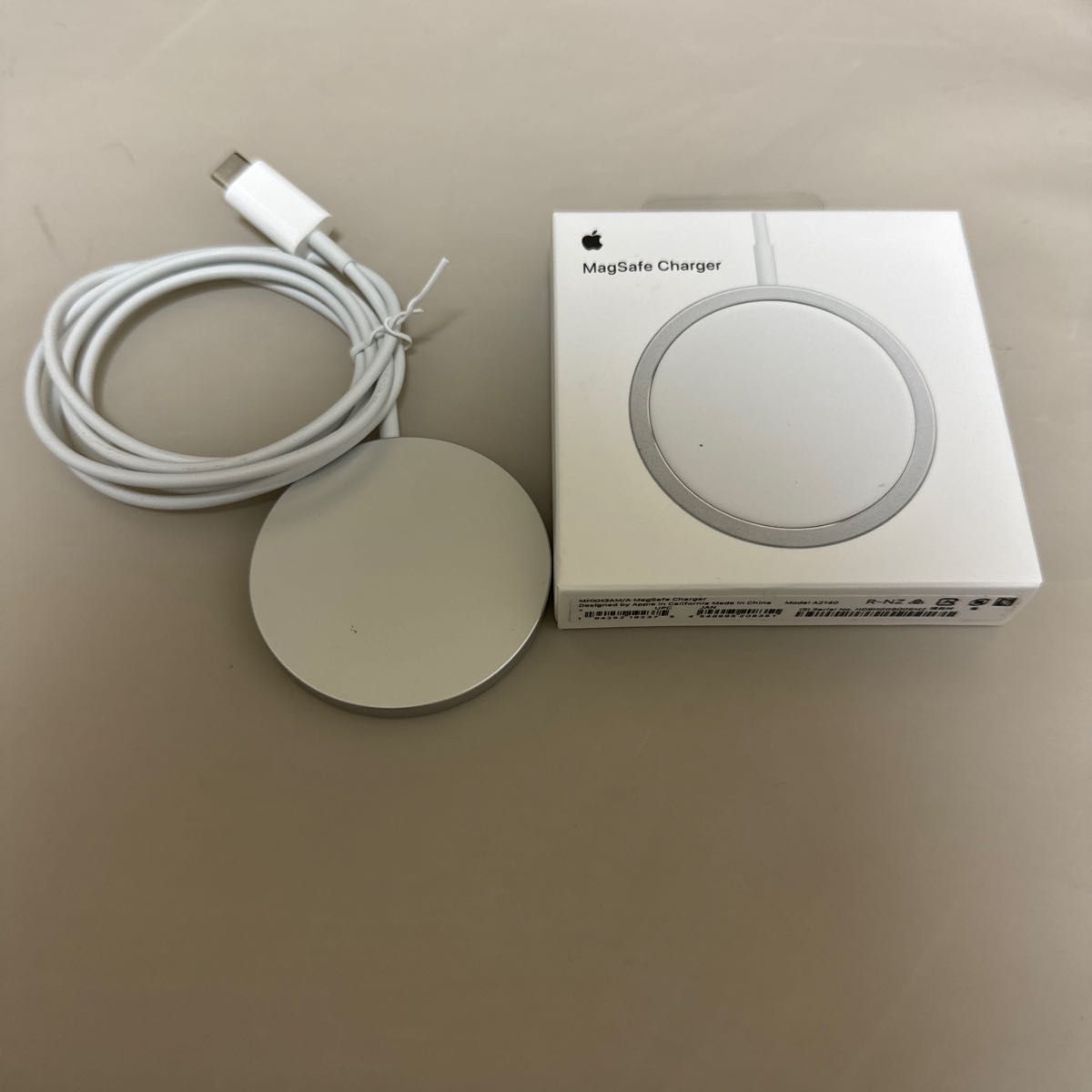 純正 Apple MagSafe充電器 MHXH3AM/A ワイヤレス充電器 iPhone