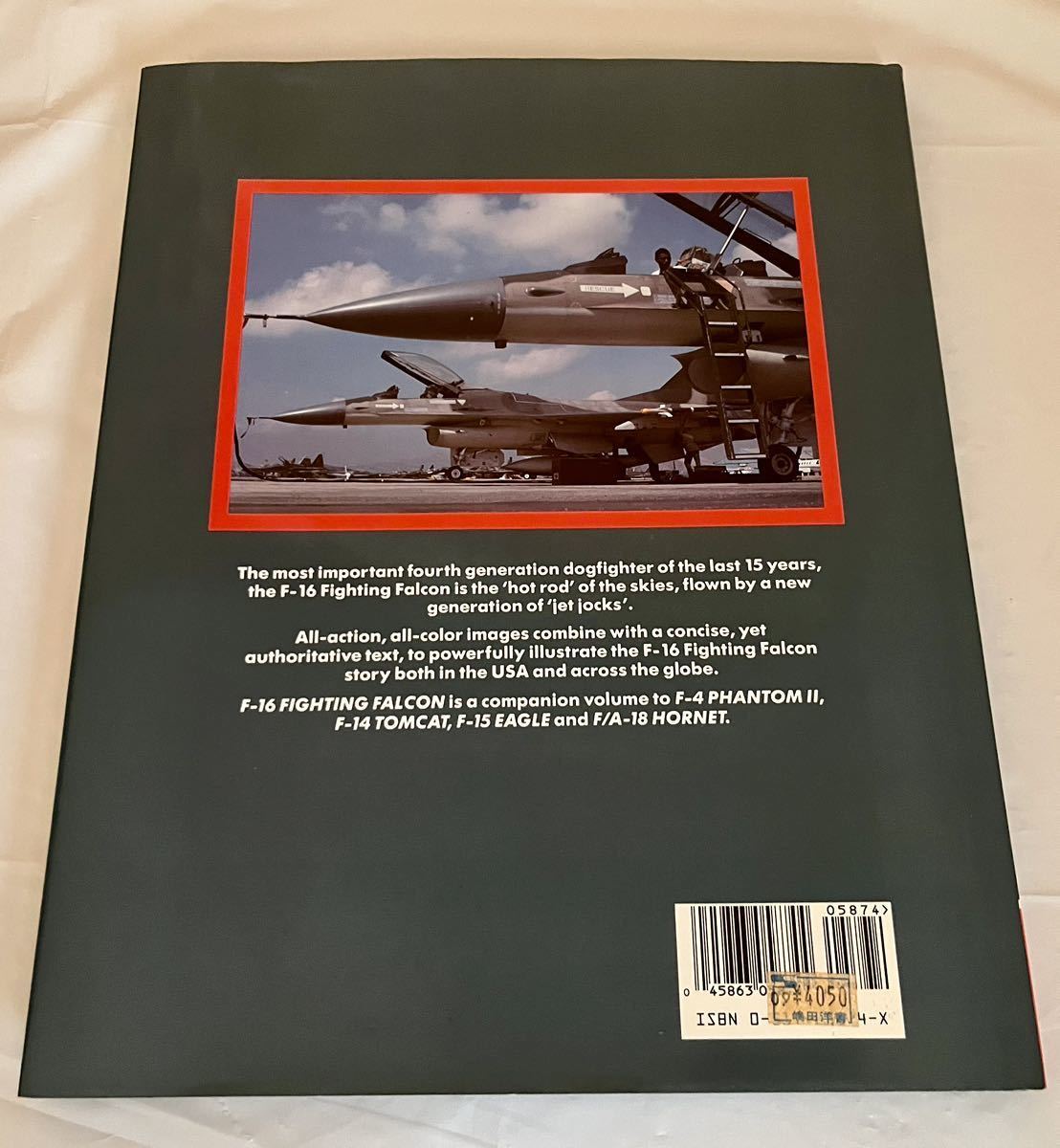 洋書 F-16 Fighting Falcon F - 16 ファイティング・ファルコン 写真集 本 戦闘機 飛行機の画像8