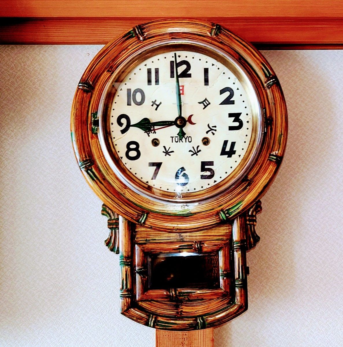 OH済完動美品〉舘本時計 カレンダー付竹形彫 頭丸型ゼンマイ振り子時計