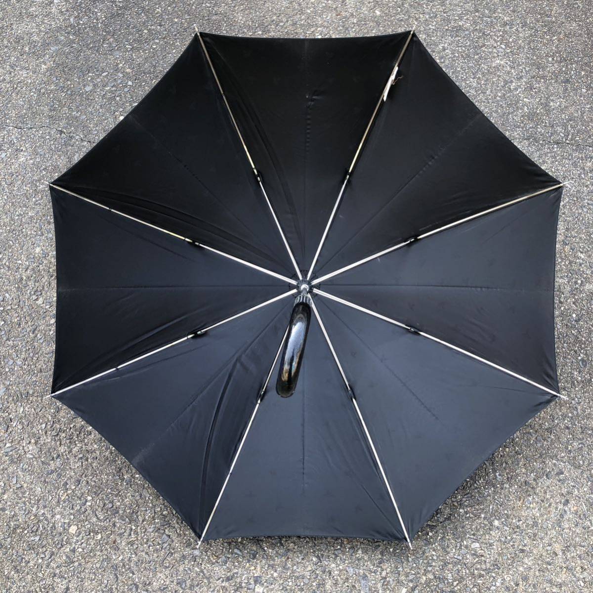【ヴィヴィアンウエストウッド】本物 Vivienne Westwood 傘 オーブ総柄 全長91cm 黒色系 雨傘 長傘 アンブレラ 雨具 メンズ レディース_画像7