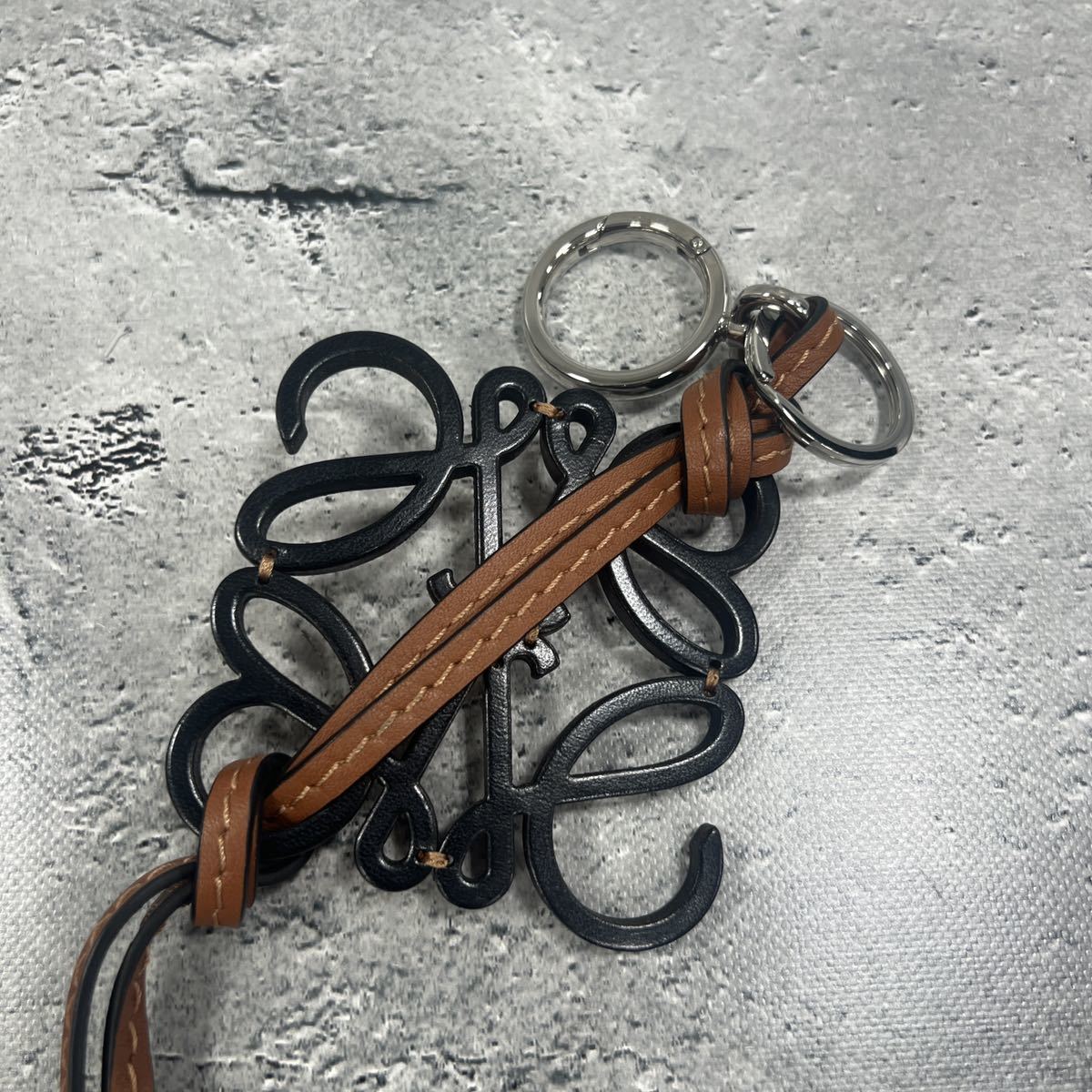 LOEWE ロエベ アナグラム チャーム ロゴ キーホルダー キーリング