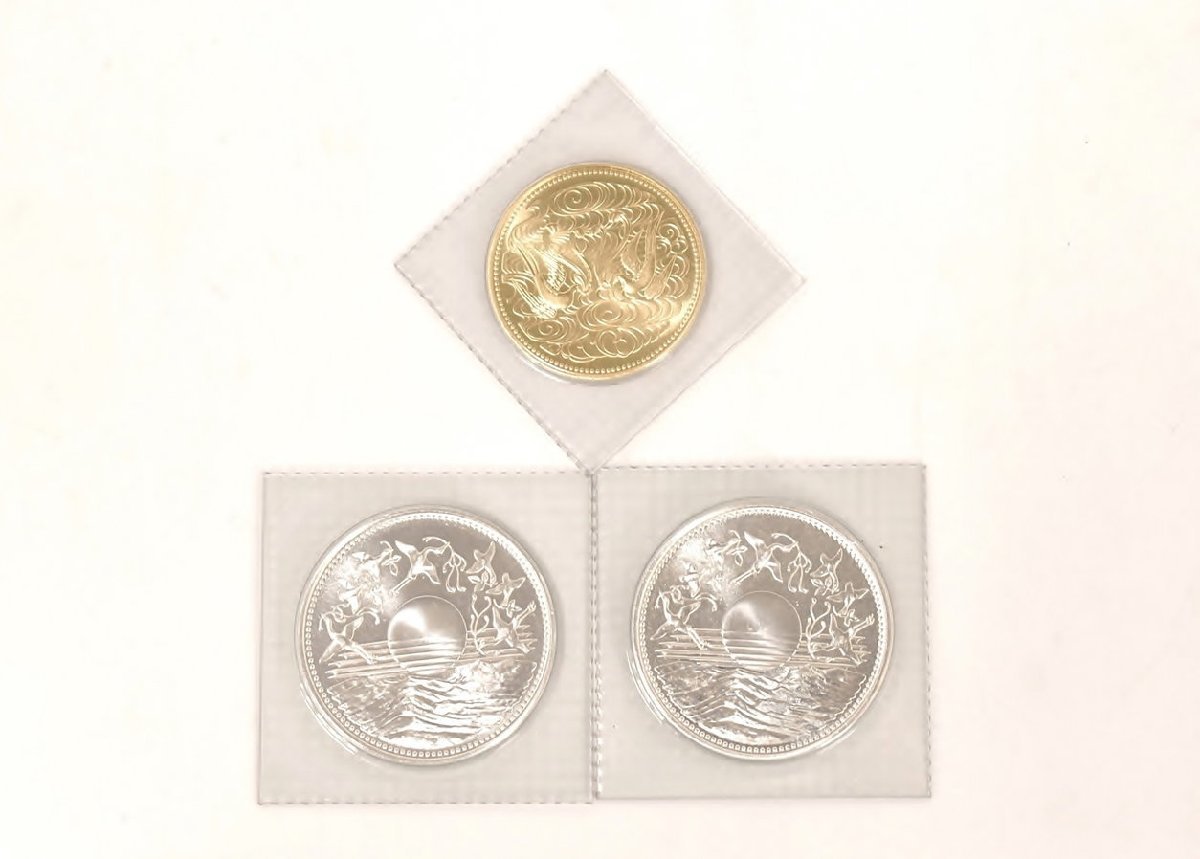 記念硬貨 天皇陛下御在位60年記念100,000円金貨幣1枚/10,000円銀貨幣2