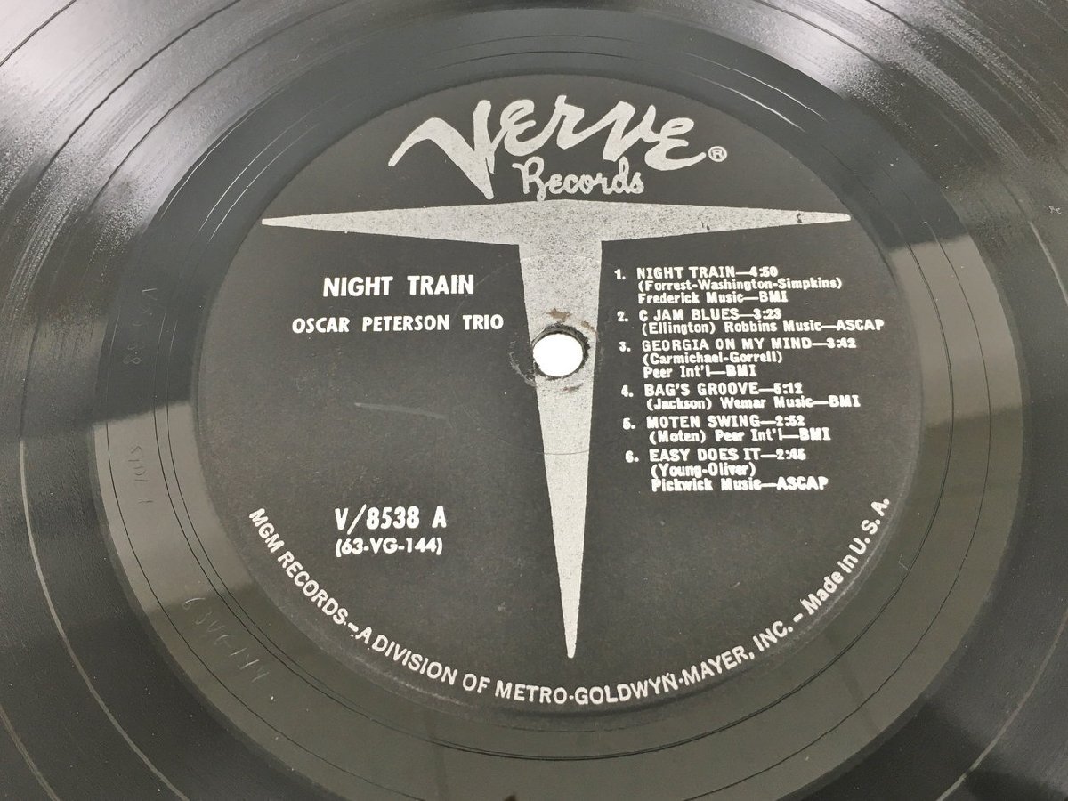 LPレコード The Oscar Peterson Trio / Night Train V-8538 2309LBR124_画像3