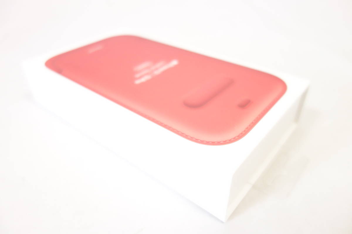 【新品】 アップル Apple MagSafe対応 iPhone 12 / 12 Pro レザースリーブ PRODUCT RED MHYE3FE/A (純正・国内正規品)_画像2
