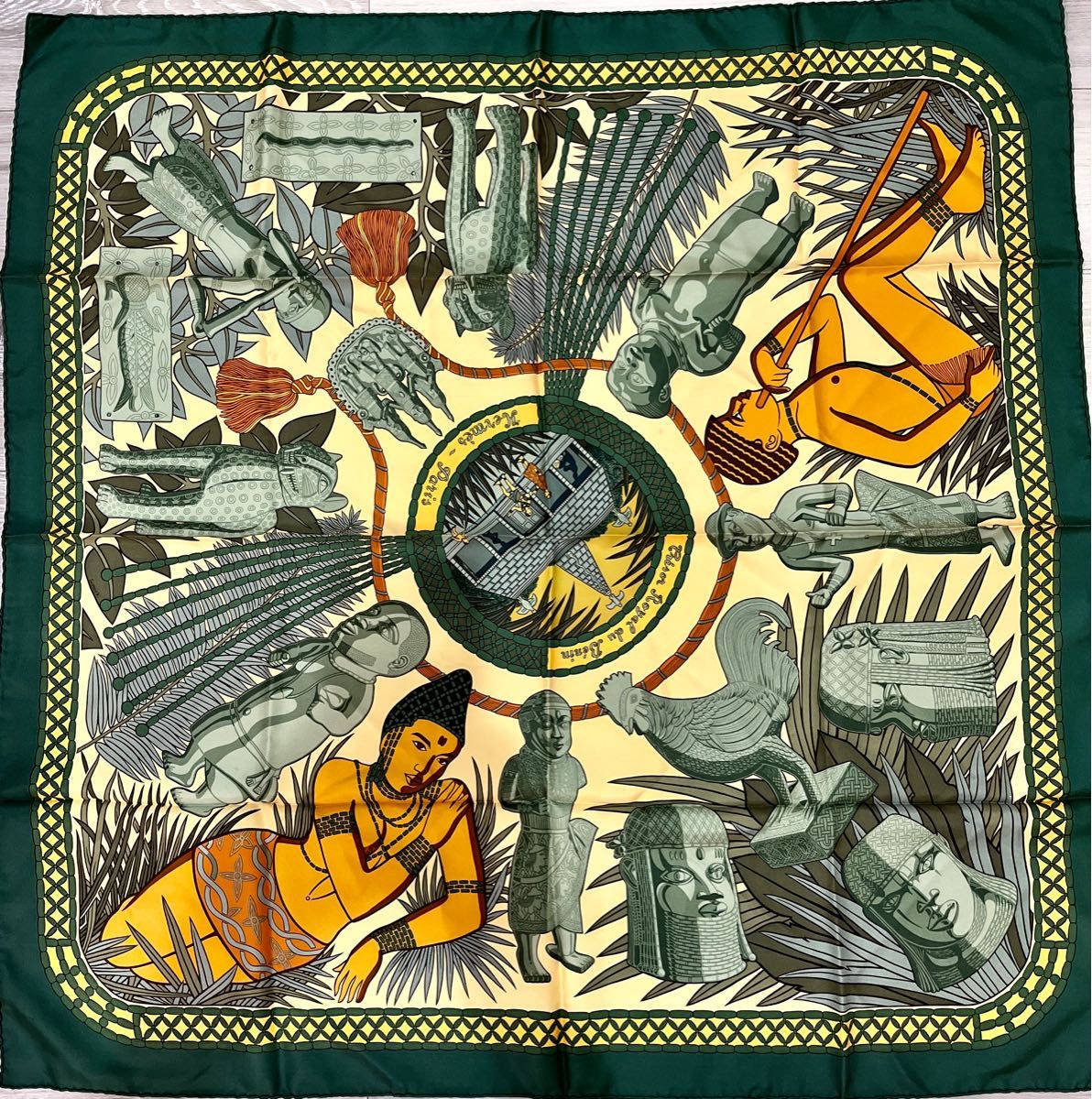 希少柄 エルメス カレ90 Tresor Royal du Benin|Yahoo!フリマ 希少柄 エルメス カレ90 Tresor Royal du Benin|Yahoo!フリマ