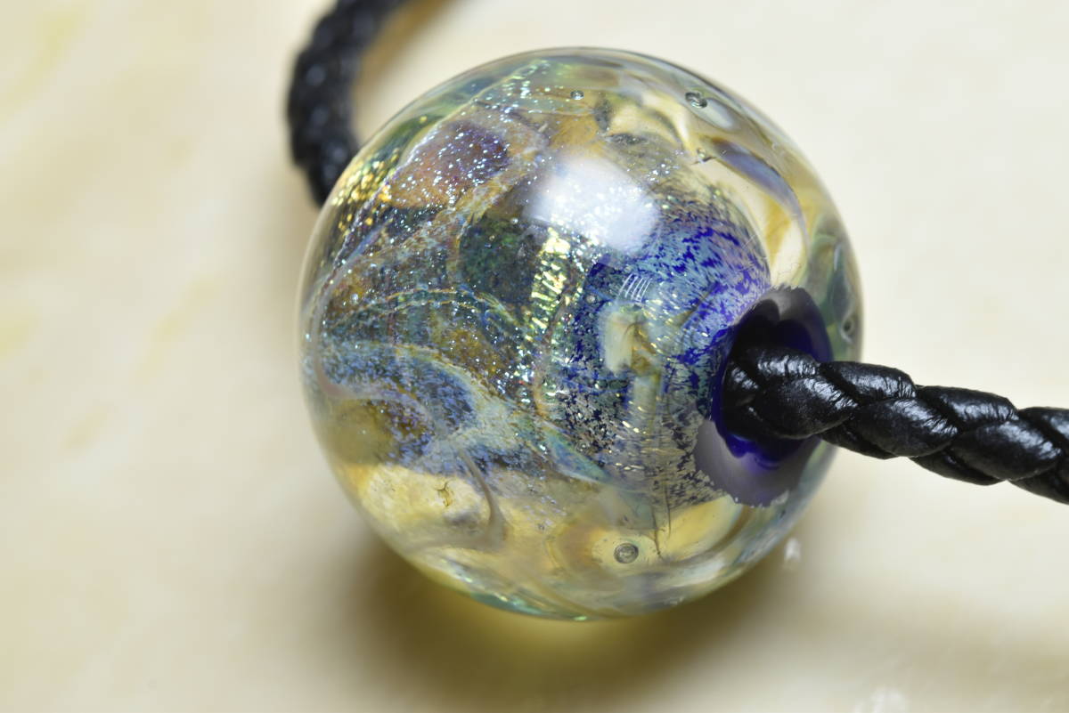 【高価値】 限定品 ガラス工芸家の創作した一点物のガラスのアクセサリー。トンボ玉 10491-478 ビーズ、ガラス 【高価値】 限定品 ガラス工芸家の創作した一点物のガラスのアクセサリー。トンボ玉 10491-478 ビーズ、ガラス
