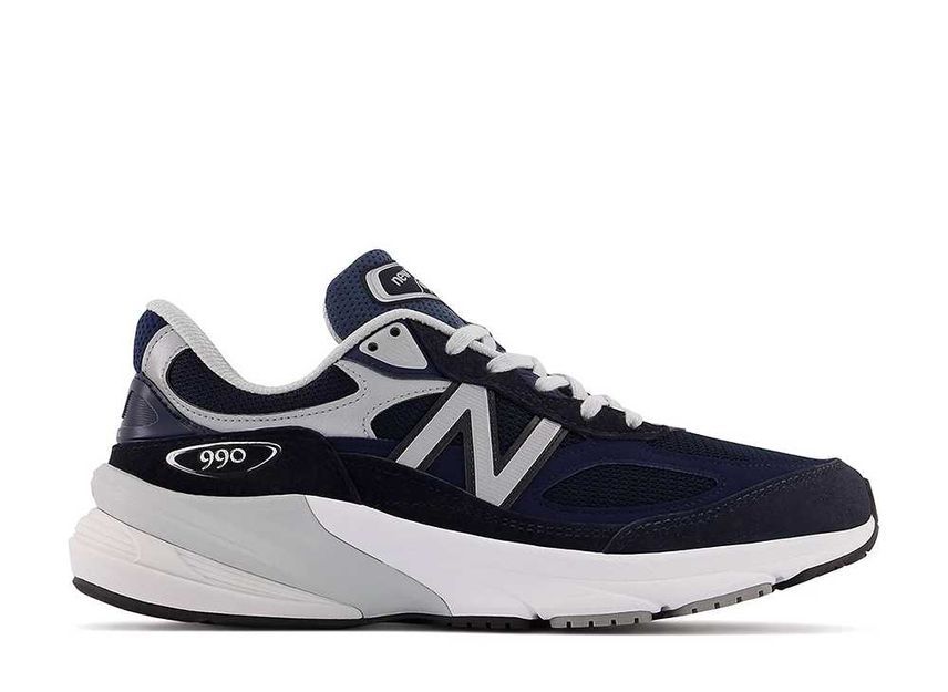 輝く高品質な New Balance 990V6