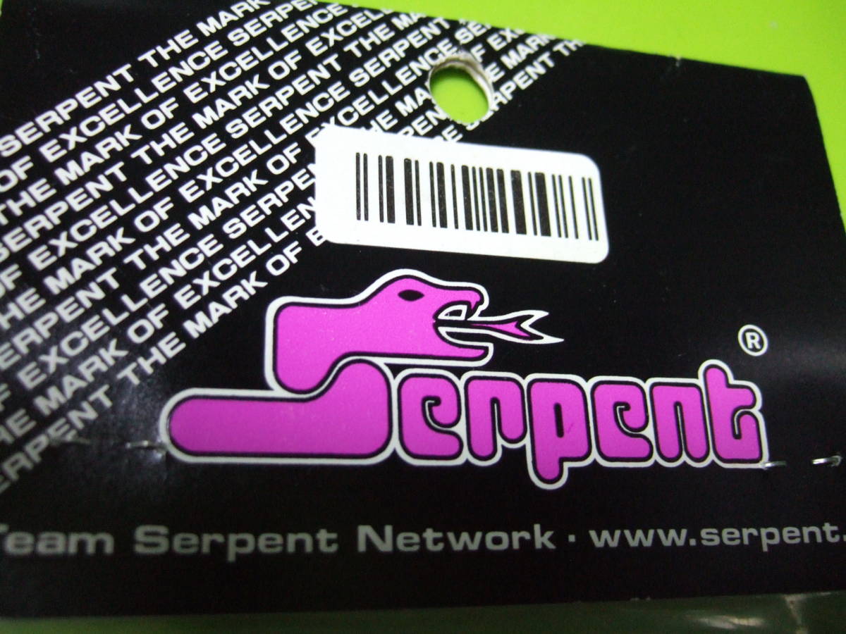 未開封　長期保管品　Serpent　サーパント 社製　#909220 型番　フロント　ドライブ　シャフト　２本セット　タグ ビニール袋に,キズ等有り_画像３の、裏側面を、写してみた画像です。