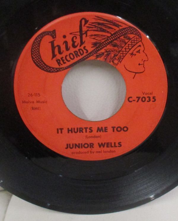 Blues 45 Junior Wells Cha Cha Cha In Blue / It Hurts Me Too [ '61 Chief Records C-7035 ]の画像2