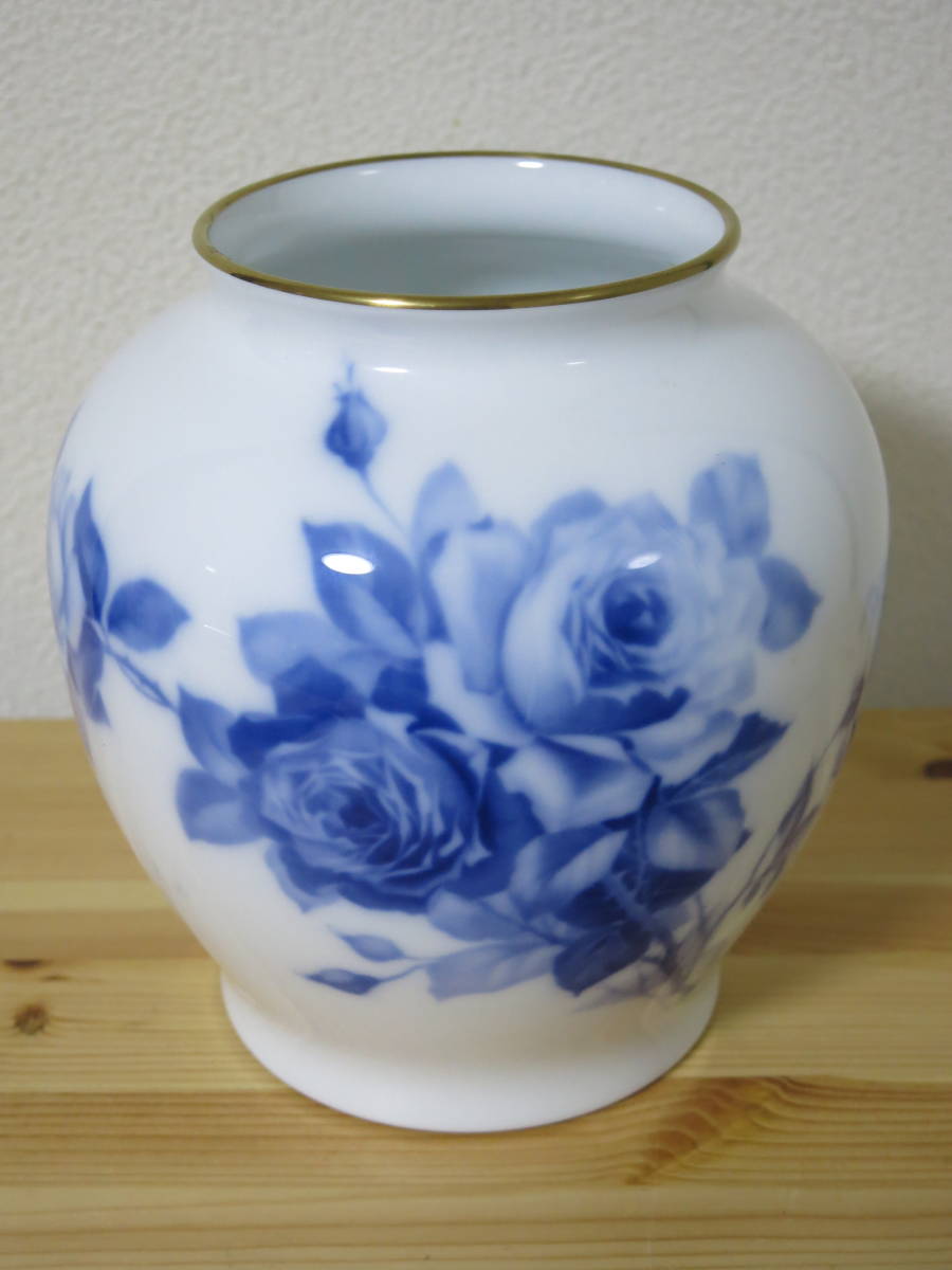 【美品】大倉陶園・OKURA　★花器　花瓶　ブルーローズ（薔薇柄）　★元箱（木箱）付_画像1