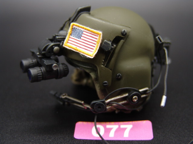 【P:077 】1/6ドールパーツ：Hottoys製： 現用米軍ヘリ隊員ヘルメット（ナイトストーカー）【 長期保管・ジャンク扱い品 】_ナイトストーカーの装備です