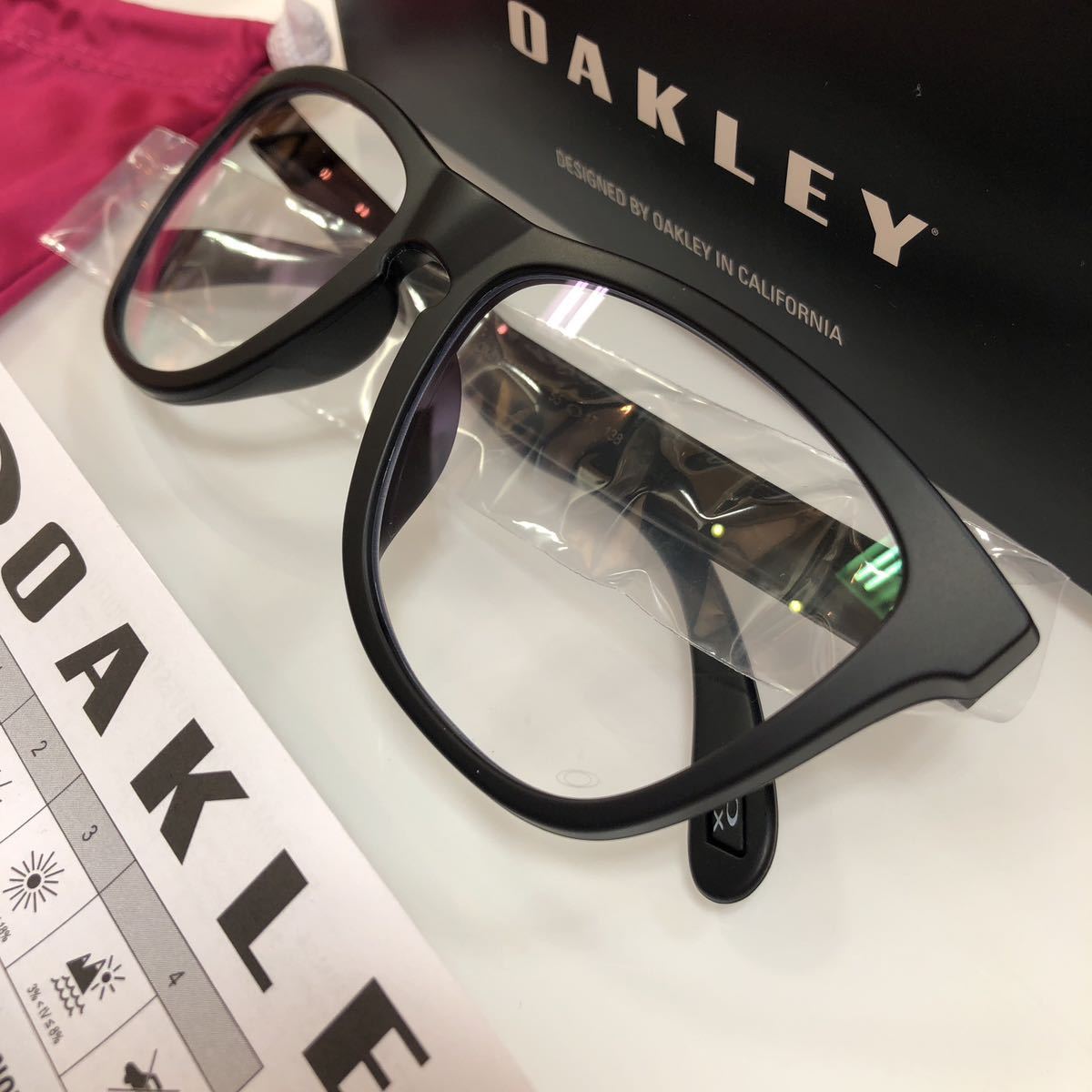 安心2年正規保証付き! 正規品 オークリー OAKLEY 純正 UVカットレンズ フロッグスキン Frogskins OX8137A-0354 OX8137 8137-03 8137の画像3