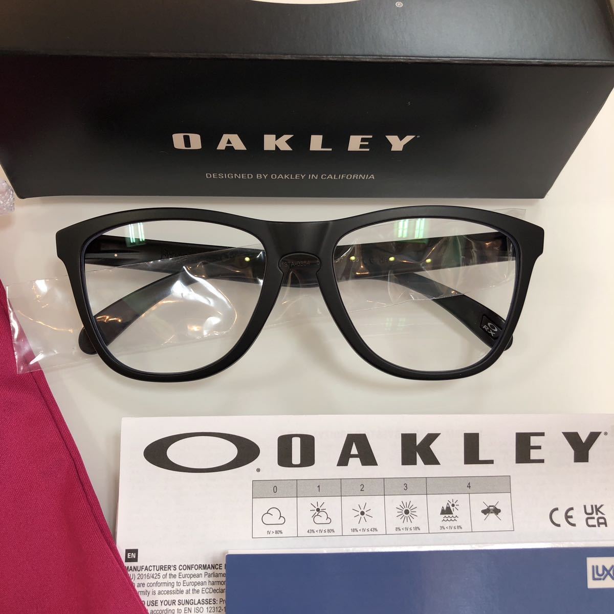 安心2年正規保証付き! 正規品 オークリー OAKLEY 純正 UVカットレンズ フロッグスキン Frogskins OX8137A-0354 OX8137 8137-03 8137の画像2